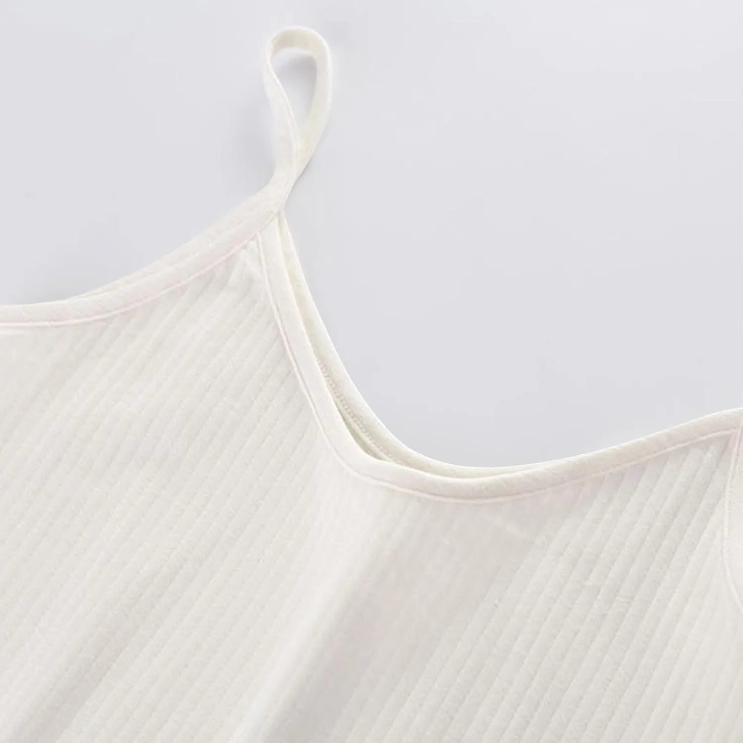 Women’s 2025 V-Neck Camisole Tank Top, Soft Stretch Basic Sleeveless Shirt for Casual Wear, Lightweight Everyday Tops